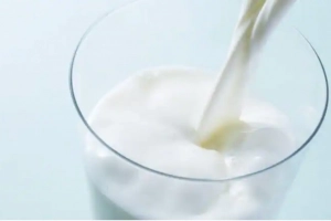 Sau sinh mổ có được uống sữa không?