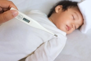 Sốt virus trẻ em: Khi nào cần nhập viện?