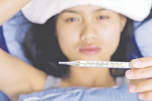 Sốt xuất huyết tắm lá gì? Sốt xuất huyết có xông được không?