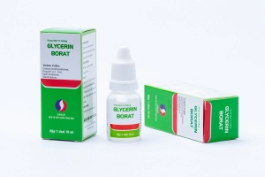 Sử dụng dung dịch glycerin borat làm sạch họng cho trẻ bị tay chân miệng