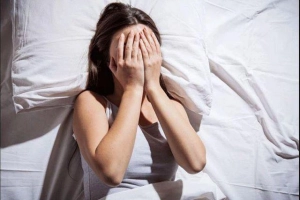 Tại sao đang ngủ bị giật mình?