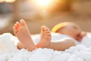 Tắm nắng cho trẻ đến mấy tháng tuổi có thể dừng?