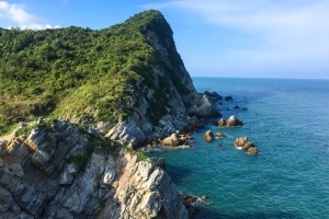 Tận hưởng biển xanh, cát trắng ngày hè trên đảo Quan Lạn
