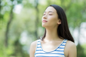 Tập hít, giữ, thở ra, nín thở hậu COVID