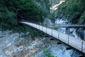 Taroko Gorge: Nơi bầu trời rải màu xanh trên đá&#8230;