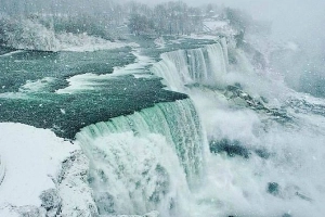 Thác Niagara đóng băng tựa vương quốc băng giá