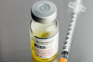 Thai ngoài tử cung: Chích methotrexate bao lâu thì thai ra?