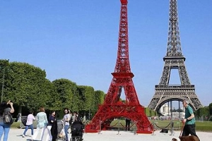 Tháp Eiffel có thêm &#8216;em gái&#8217;