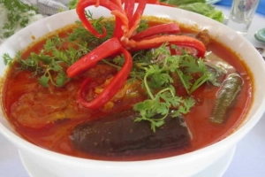 Thử ăn cà ri cá của người Chăm
