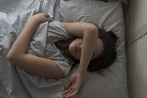 Thường xuyên bị bóng đè cần khắc phục thế nào?