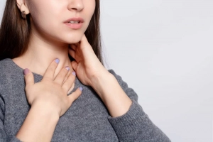 Thường xuyên nuốt nước bọt đau họng có đáng lo