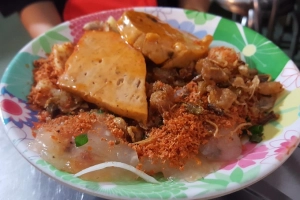 Tiệm bánh bèo Huế lai vị Sài Gòn đắt khách ở quận 10