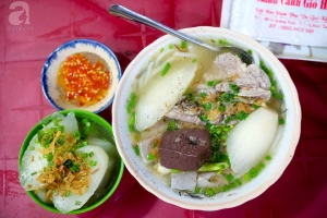 Tiệm bánh canh giò heo hơn 30 năm tuổi trong hẻm nhỏ, tối nào cũng tấp nập khách ở Sài Gòn