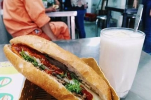Tiệm bánh mì gần 4 thập kỷ ở phố cổ Hà Nội