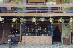 Tiệm cà phê sưu tầm nhiều đồ cổ ở trung tâm Sài Gòn