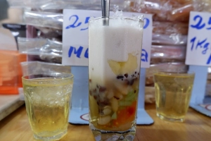 Tiệm chè 50 năm ở chợ Bến Thành mỗi ngày bán hơn nghìn ly