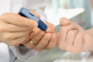 Tiểu đường kèm mắt mờ có sao không?