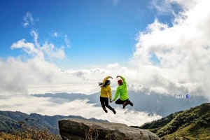 Tình yêu đôi lứa trên đỉnh Lùng Cúng
