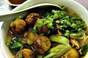 Tô mì cá viên cà ri giá 50.000 đồng ở Sài Gòn