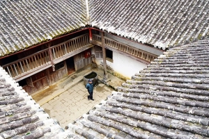 Tòa dinh thự 150 tỷ của dòng họ Vương được xây dựng kỳ công thế nào?