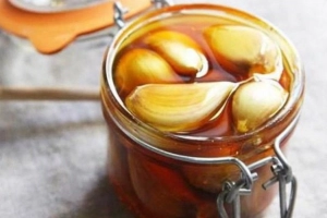 Tỏi ngâm mật ong có tác dụng gì?