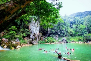 Tour Phong Nha 2N1Đ: Thử Sức Chinh Phục Hang Tú Làn chỉ 4.950.000 đồng/khách