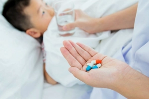Trẻ bị ho, không tùy ý dùng thuốc ho kháng sinh