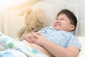 Trẻ bị ngộ độc thức ăn có nên uống sữa?