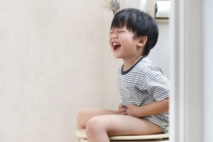 Trẻ bị táo bón nặng có thể gây ra tình trạng sợ ăn