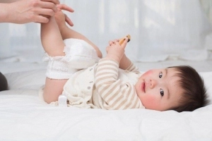 Trẻ đi ngoài ra máu nhầy có phải bị nhiễm khuẩn đường ruột?