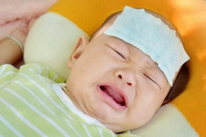 Trẻ em mắc sốt xuất huyết nhẹ có thể điều trị tại nhà?