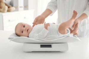 Trẻ sơ sinh tháng thứ 2 tăng bao nhiêu kg?