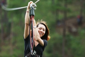 Trò chơi làm xiếc trên dây thử cảm giác mạnh ở Đà Lạt