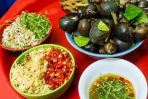 Trời vừa mưa vừa rét, mọi thứ quà chiều đều không thể qua được bát ốc luộc nóng bỏng tay ở 6 quán này