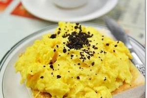 Tuyệt hảo bánh trứng nấm truffle đen ở Hong Kong