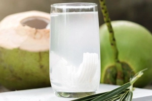 Uống nước dừa có bị đầy bụng?