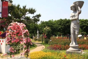 Vào mùa Lễ hội hoa hồng ở Seoul Grand Park