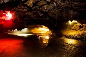 Vẻ huyền ảo của động Thiên Hà ở Ninh Bình