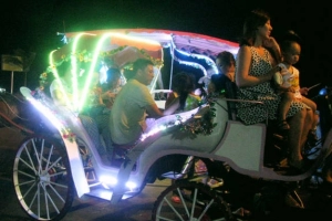 Về Quy Nhơn dạo phố đêm bằng xe ngựa