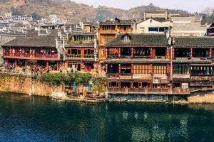 Vẻ quyến rũ của Phượng Hoàng cổ trấn