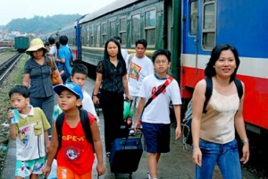 Vé tàu du lịch hè cao hơn vé máy bay