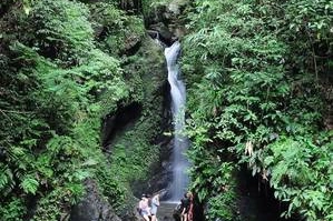 Về Xuân Sơn băng rừng, tắm thác ngày hè
