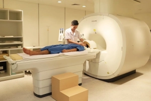 Vì sao bác sĩ khám bệnh vẫn phải chụp X- quang, MRI, siêu âm? Khi nào không cần?