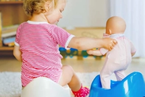 Vì sao có hiện tượng trẻ đi tiểu ít?
