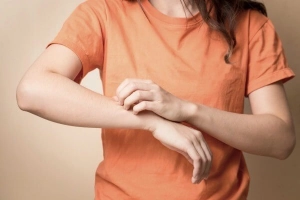 Vì sao da bị ngứa về đêm?