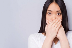 Vì sao lưỡi có mùi hôi dù vệ sinh rất sạch?