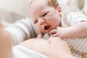 Vì sao trẻ lười bú?