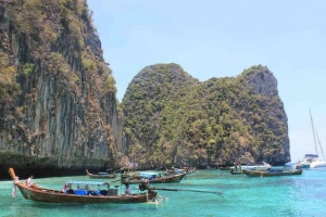 Vịnh Hạ Long trở thành điểm du lịch lý tưởng bằng thuyền