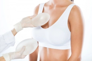 Vỡ túi ngực (Breast Implant Rupture)