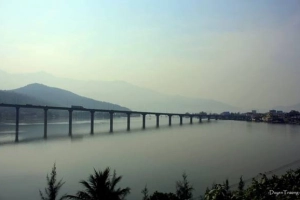 Vượt đèo Hải Vân, ngắm mặt trời lặn bên đầm Lập An